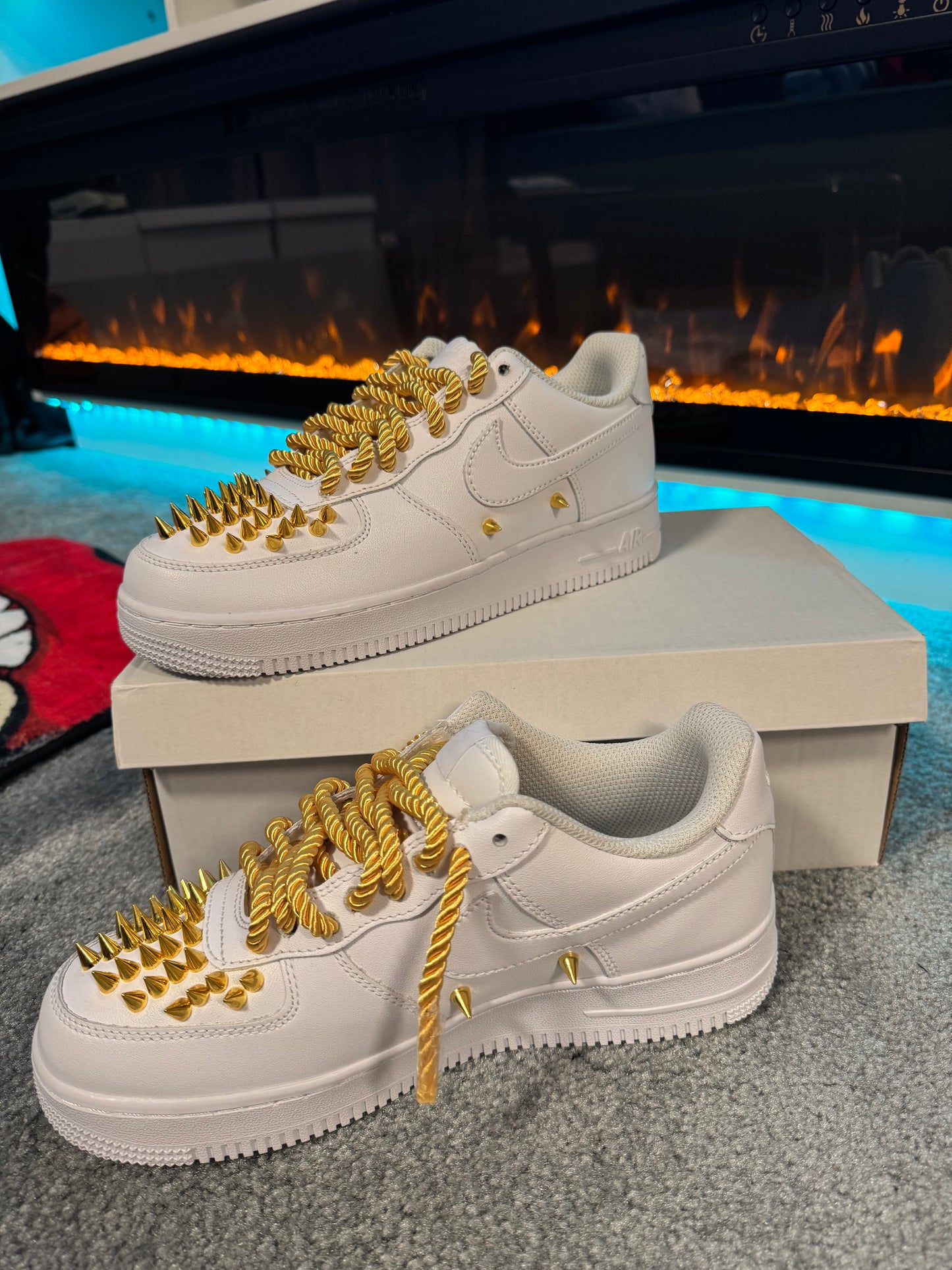 Nike Air Force 1 Low Triple White gorld we have several
SIZES FOR MEN AND WOMEN